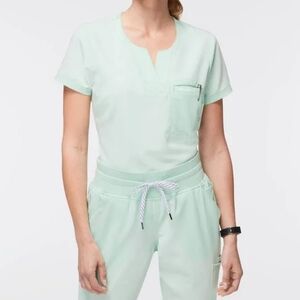 Jaanuu Seafoam Scrub Set